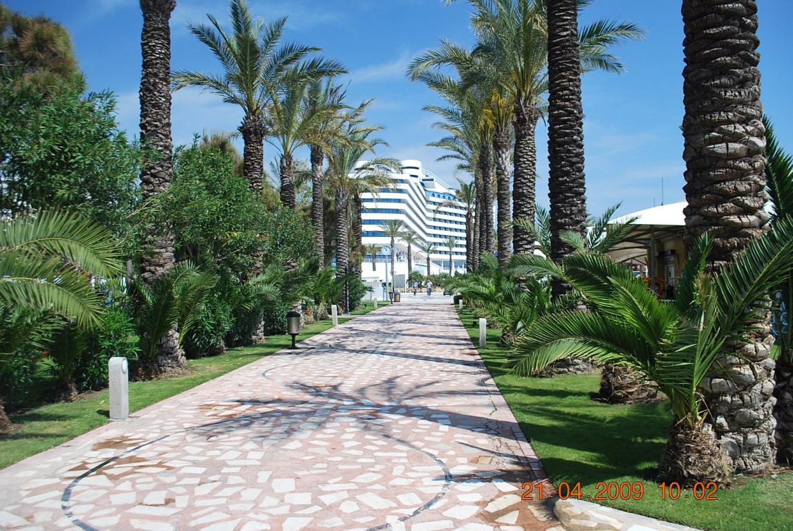 imagini hotel TITANIC LARA